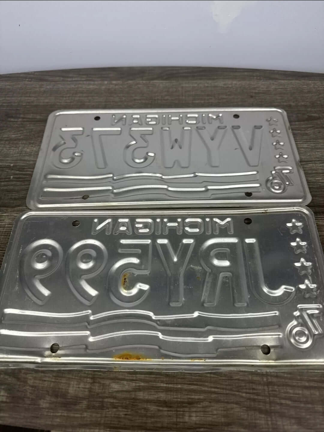 Lot Of 2- 1976 MICHIGAN LICENSE PLATES FLAG BICENTENNIAL RED WHITE BLUE VINTAGE - The Bargains Basement