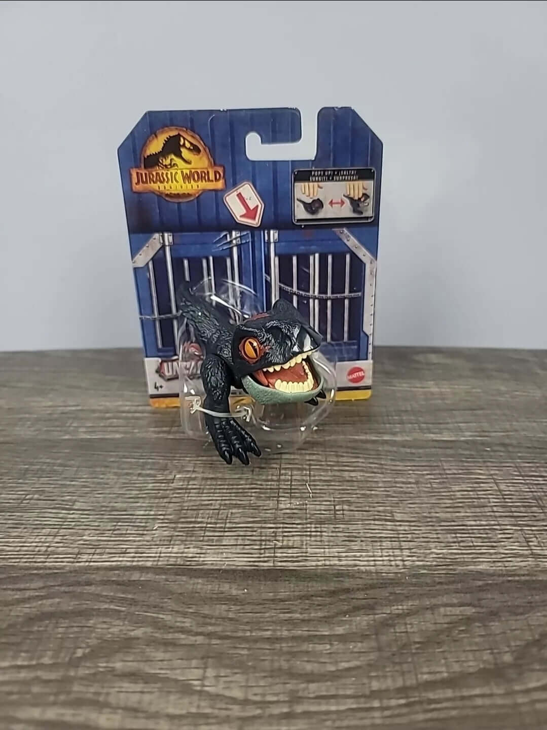 THERIZINOSAURUS UNCAGED JURASSIC PARK POP UP MATTEL on CARDBOARD - The Bargains Basement