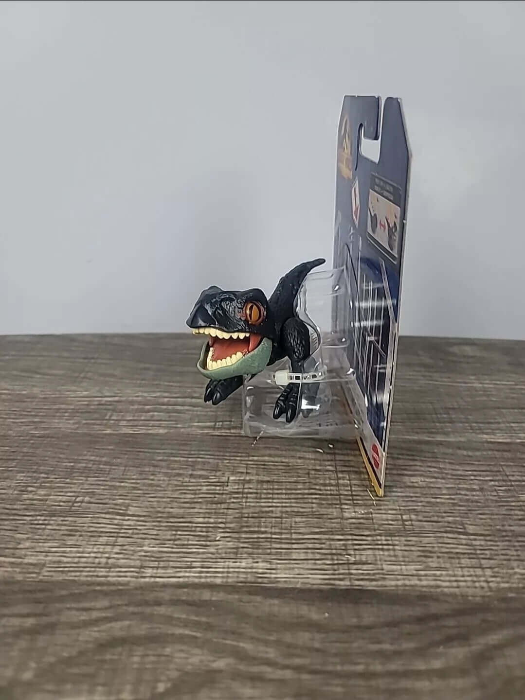 THERIZINOSAURUS UNCAGED JURASSIC PARK POP UP MATTEL on CARDBOARD - The Bargains Basement