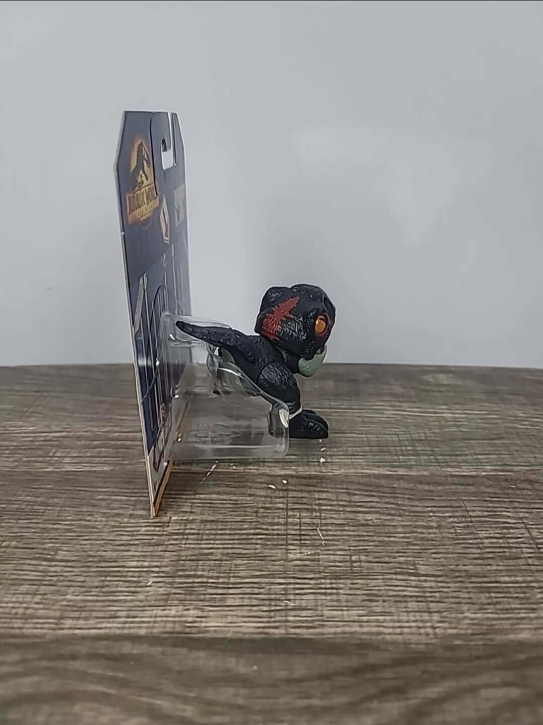 THERIZINOSAURUS UNCAGED JURASSIC PARK POP UP MATTEL on CARDBOARD - The Bargains Basement