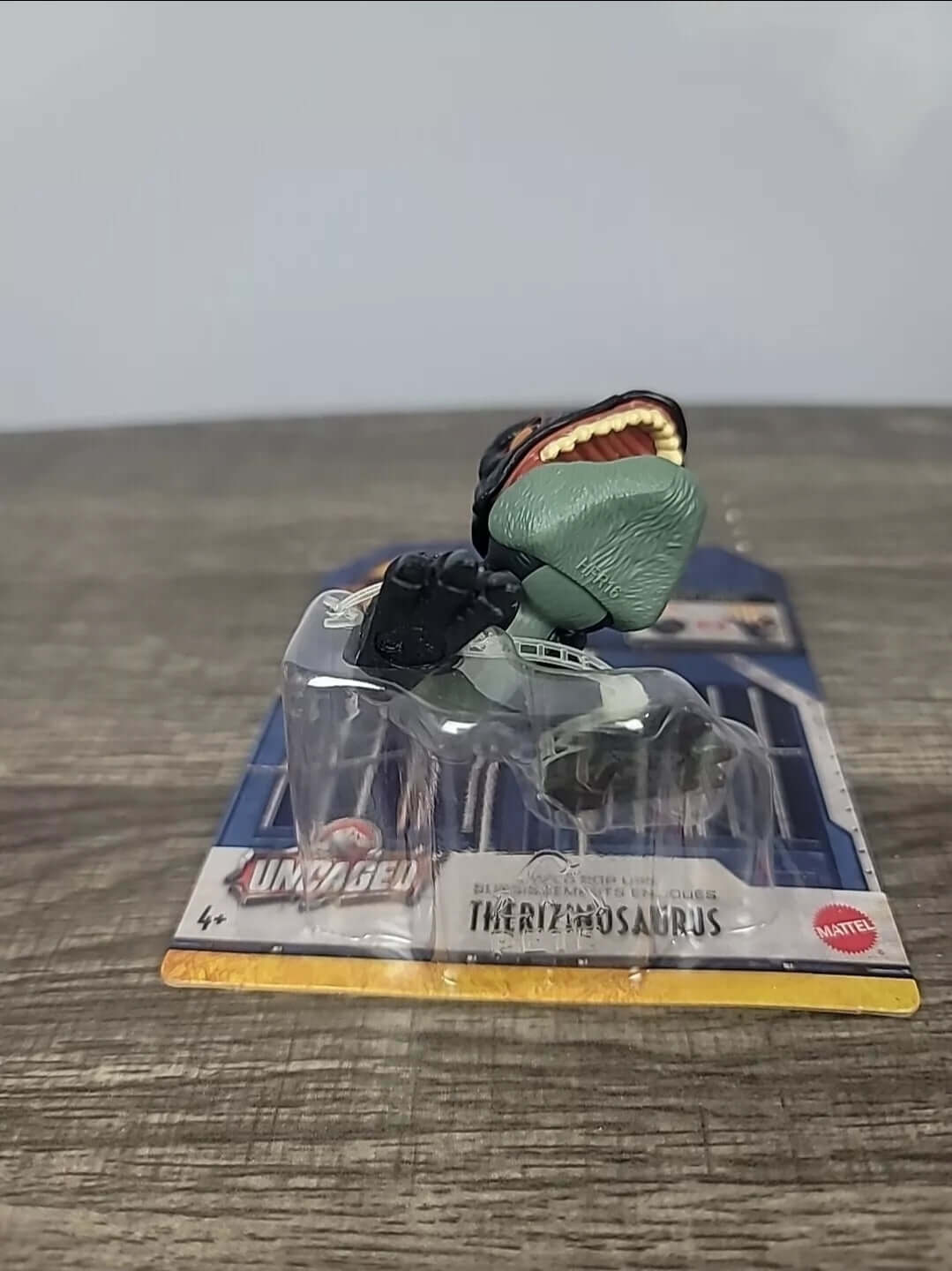 THERIZINOSAURUS UNCAGED JURASSIC PARK POP UP MATTEL on CARDBOARD - The Bargains Basement