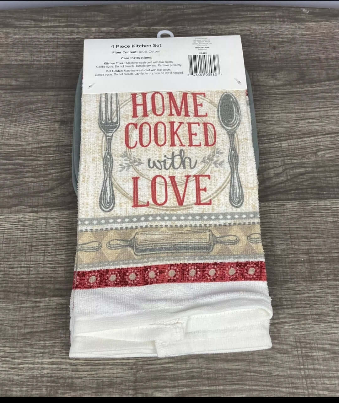 Kitchen Towel Set Home Cooked With Love Themed 4 Piece Set  2 Towels, 2 Hot Pads - The Bargains Basement