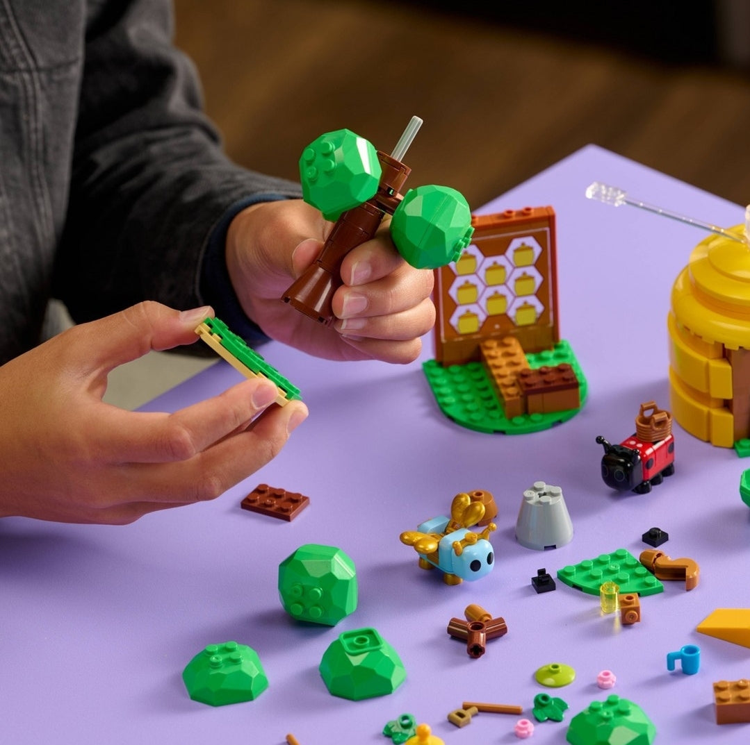 Adopt Me! Coffee Shop Interior with Queen Bee Building Set - 225pc The Bargains Basement