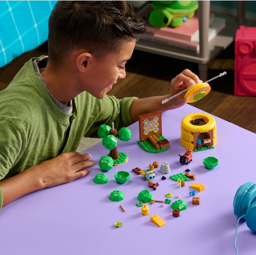 Adopt Me! Coffee Shop Interior with Queen Bee Building Set - 225pc The Bargains Basement