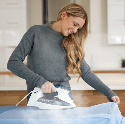 Sunbeam 1700W Steam Iron with Retractable Cord - The Bargains BasementSunbeam 1700W Steam Iron with Retractable Cord