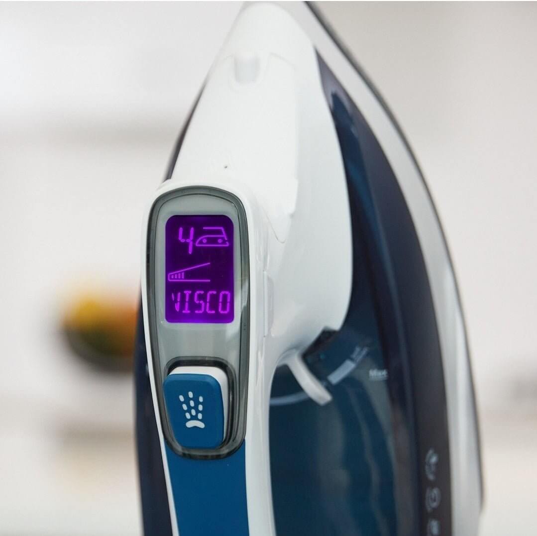 Sunbeam 1700W Steam Iron with Retractable Cord - The Bargains BasementSunbeam 1700W Steam Iron with Retractable Cord